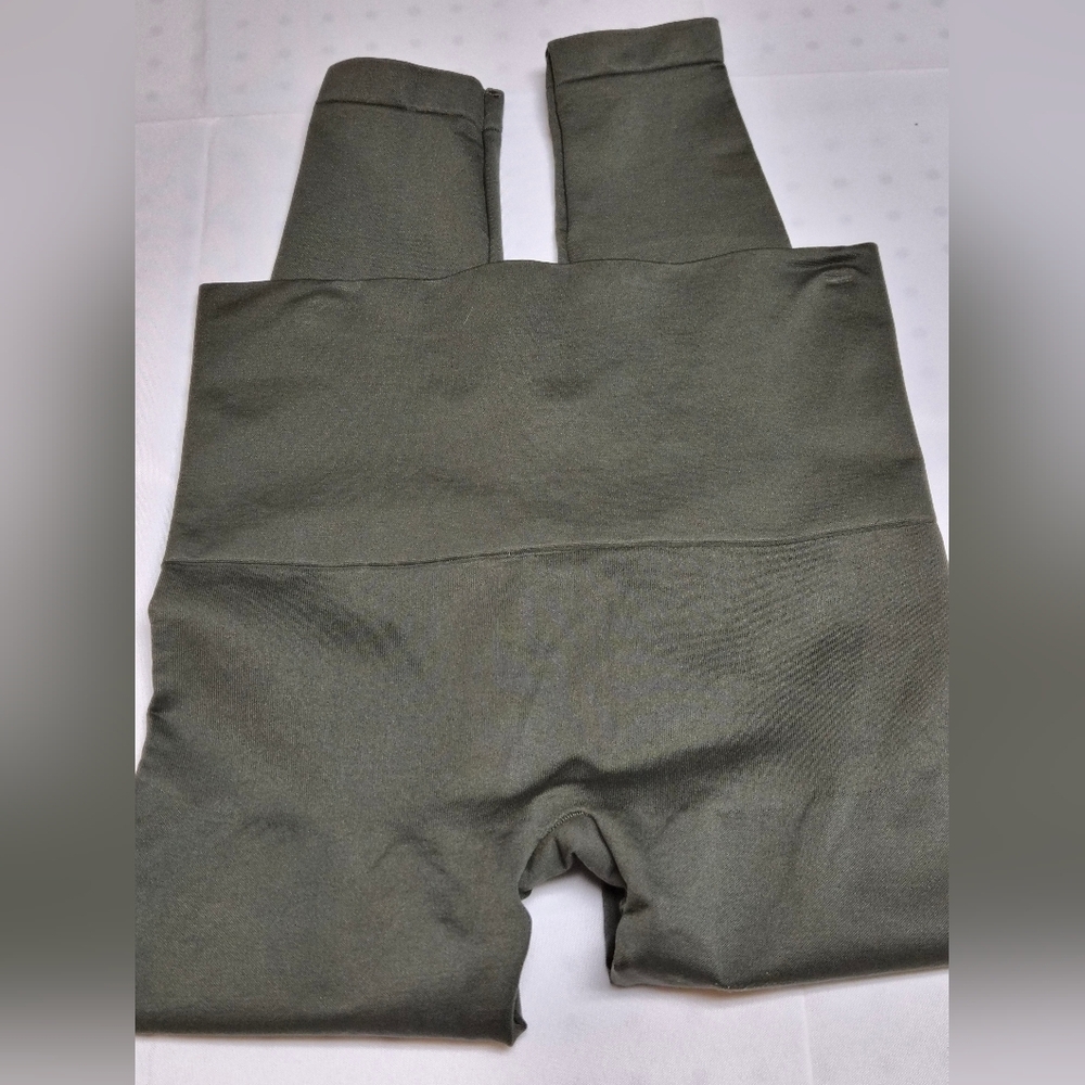 Anti. Olive Green Compression Leggings. SZ L